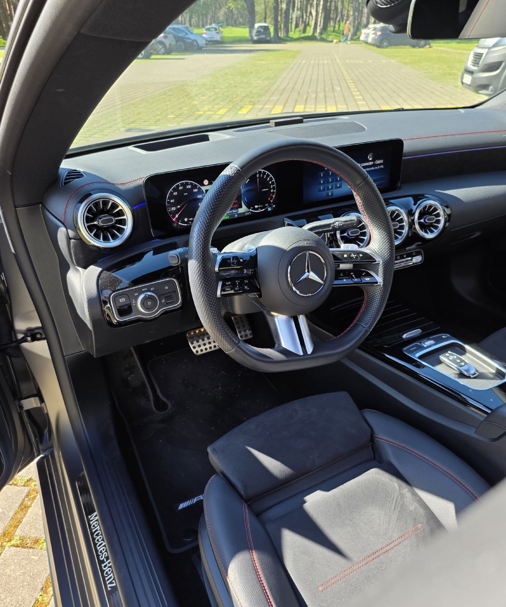 volant et tableau de bord mercedes Cla